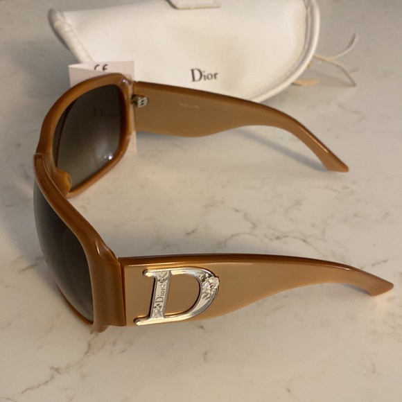 DIOR GORGEOUS SUNGLASSES - Picture 13 of 16